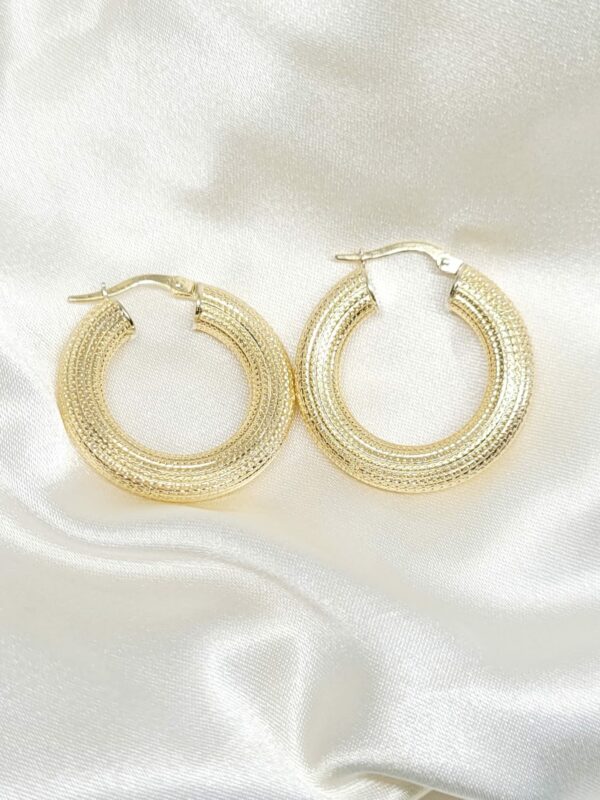 18K YELLOW GOLD HOOPS